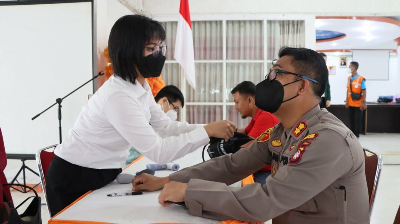 Meriahkan HUT IDI, Polres Ketapang Ikuti Donor Darah