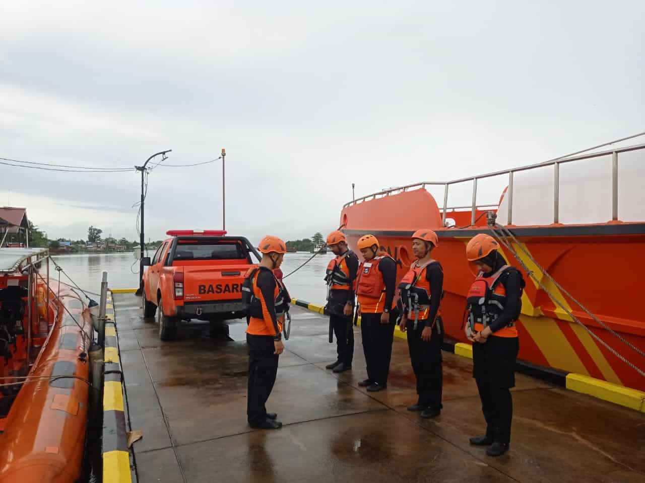Usai Dihantam Gelombang Speed Boat, Sampan Berisi Belasan Anak Pesantren Tenggelam di Sungai Kapuas