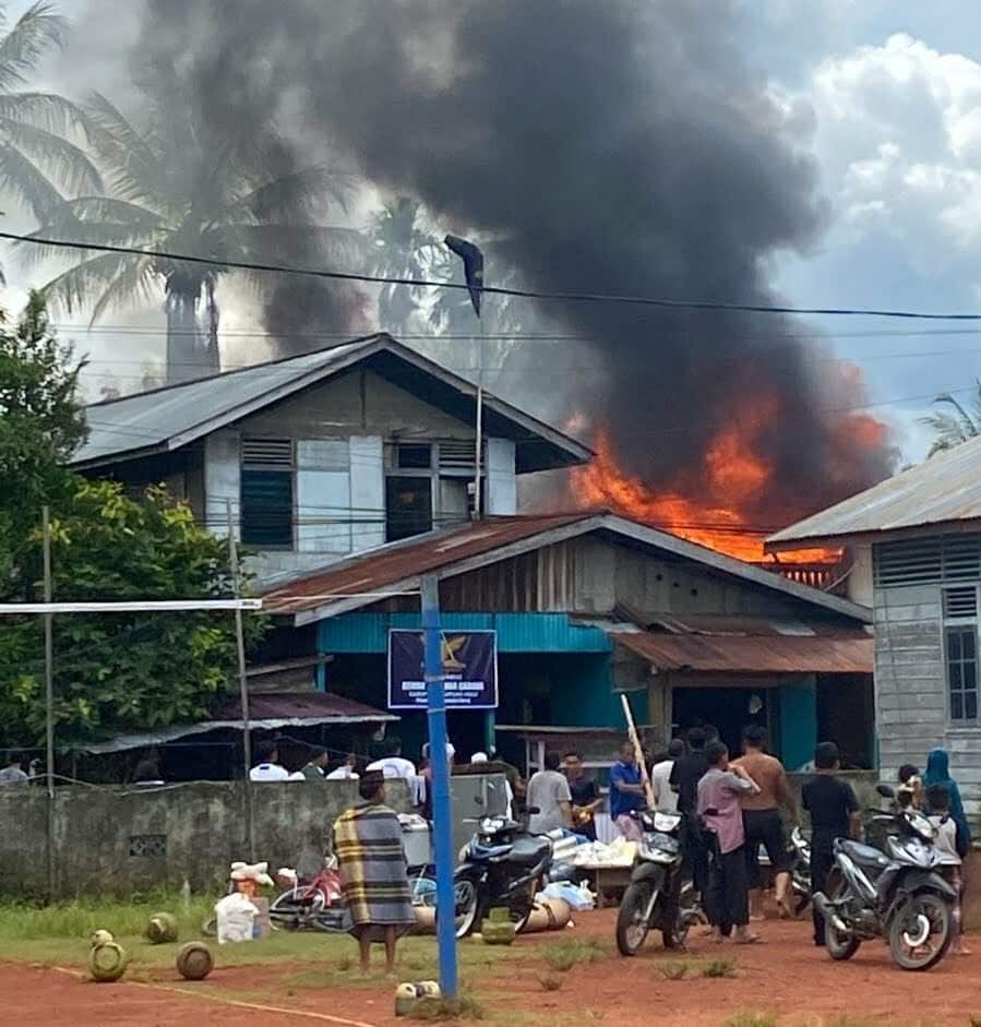 Diduga Korsleting Listrik, Rumah Zakaria Terbakar 