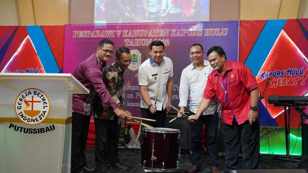 Buka Acara Pesparawi Tingkat Kabupaten, Bupati Fransiskus: Ceritakan Perbuatan Tuhan yang Ajaib