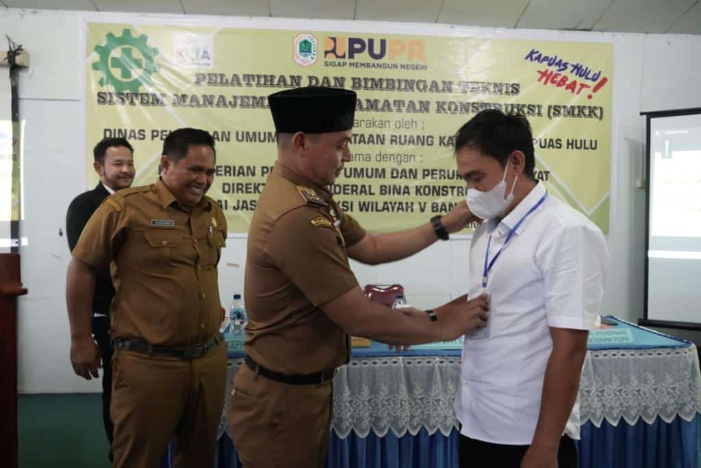 Wakil Bupati Kapuas Hulu Buka Bimtek Sistem Manajemen Keselamatan Konstruksi Tahun 2022