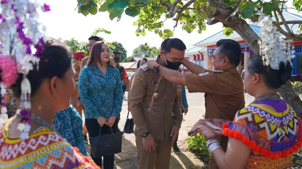 Bupati Fransiskus Diaan dan Ketua TP PKK Kabupaten Kapuas Hulu Kunker  ke Kecamatan Batang Lupar