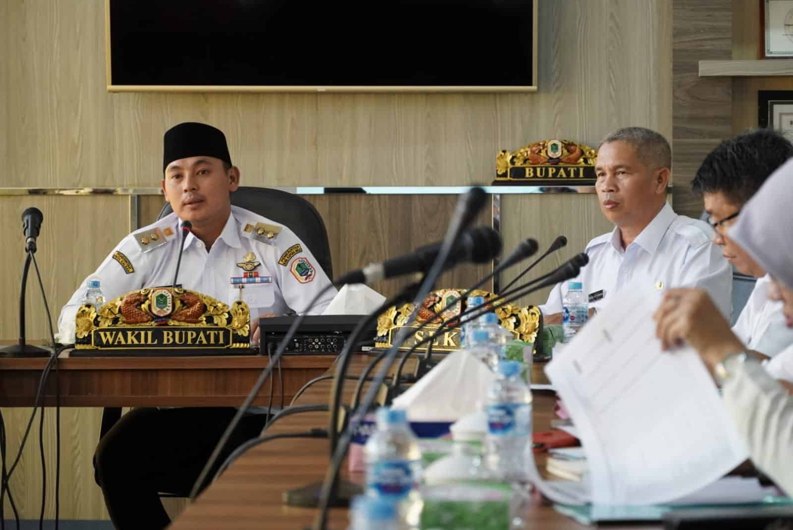 Wabup Kapuas Hulu Pimpin Rapat Tim Seleksi Beasiswa Pelajar dan Mahasiswa Berprestasi serta Masyarakat Tidak Mampu