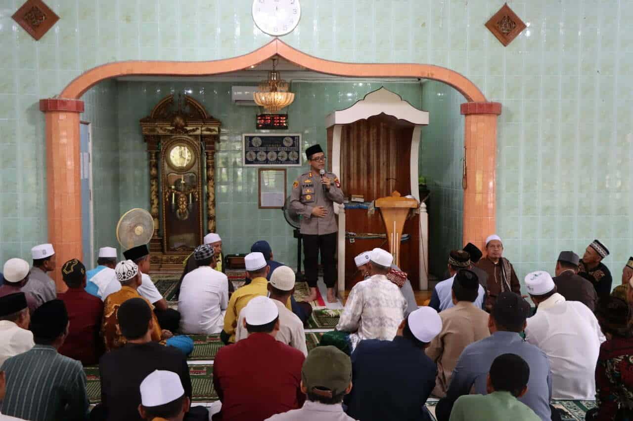 Kapolres Ketapang Gelar Shalat Gaib bersama Warga, Doakan Korban Gempa Cianjur