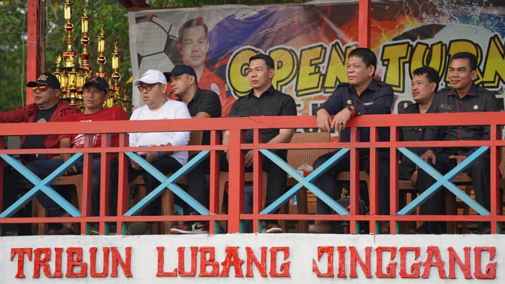 Bupati Kapuas Hulu Tutup Turnamen Sepak Bola Sejiram Cup Tahun 2022 