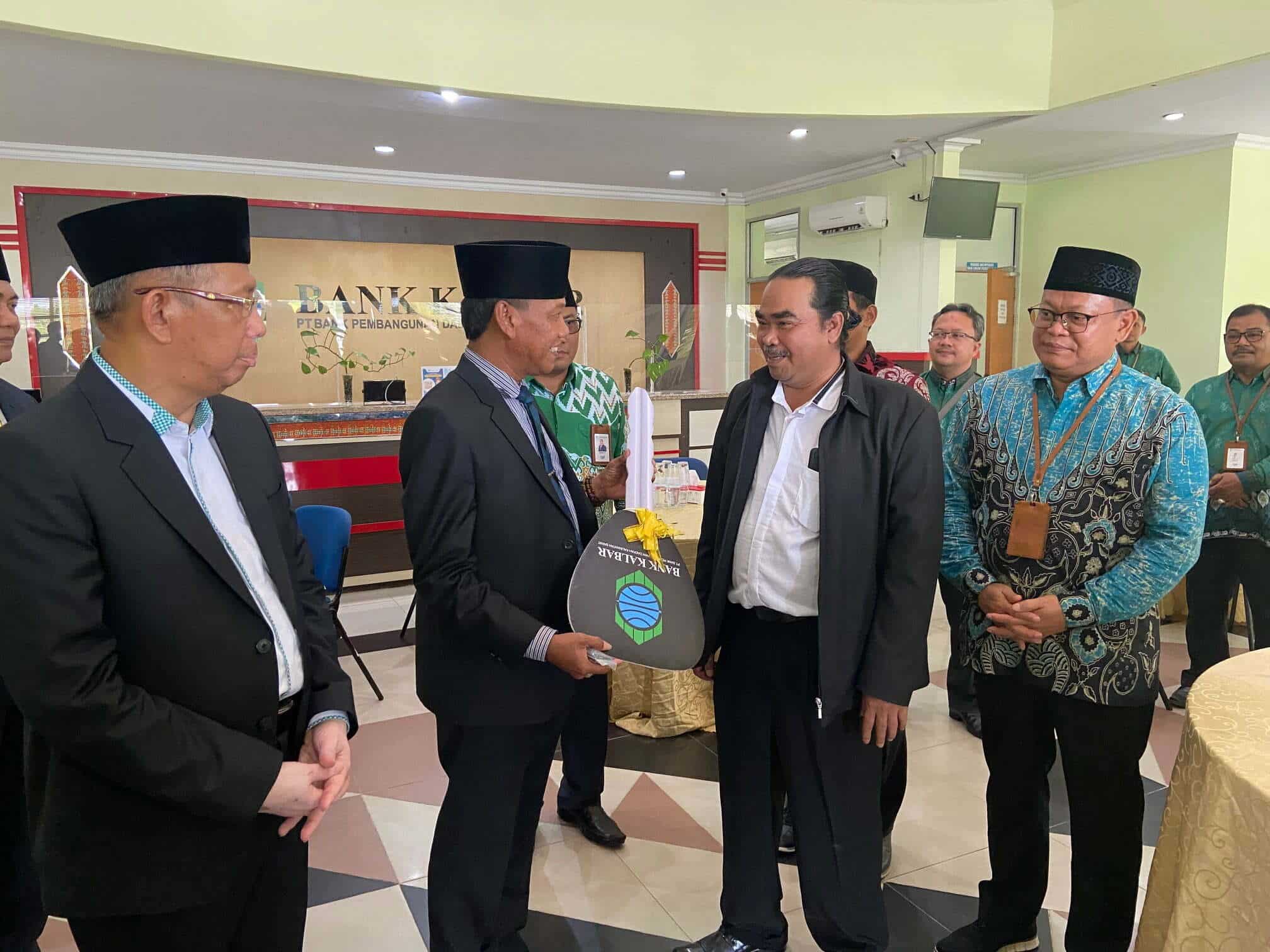 Undian Berkah Panen Rezeki Bank Kalbar 2022, Warga Manis Mata Bawa Pulang Toyota Fortuner