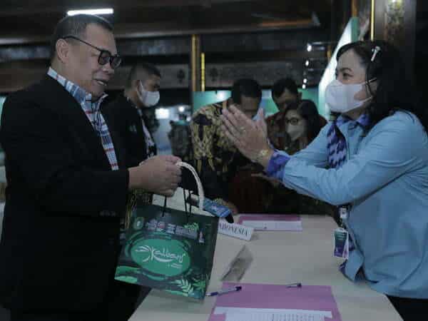 Seluruh Delegasi BIMP-EAGA Dapat Hampers Eksklusif