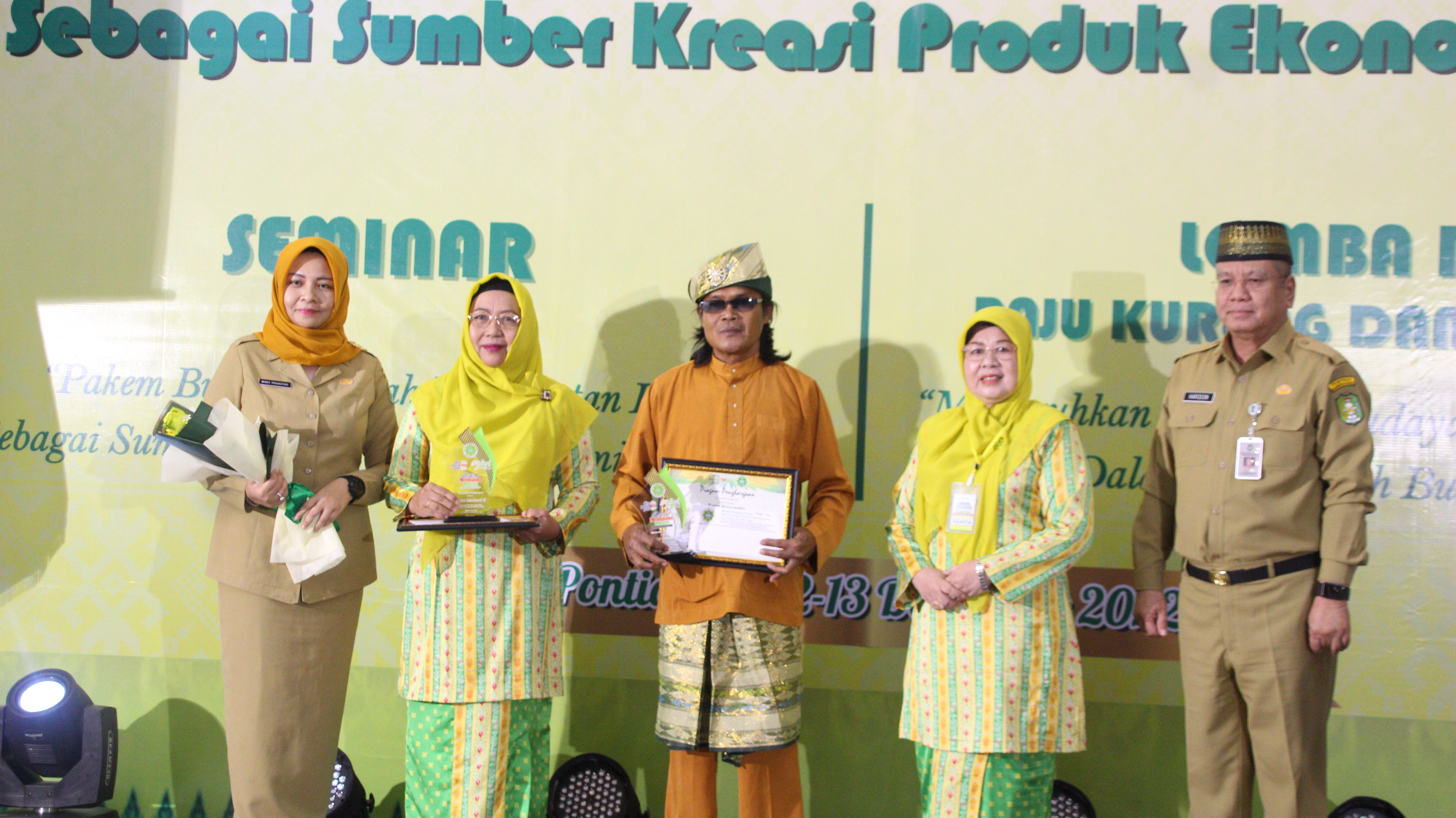 Cari Pembeda Busana Khas Melayu Kalbar dengan Daerah Lain, Disporapar Gelar Seminar dan Lomba Busana