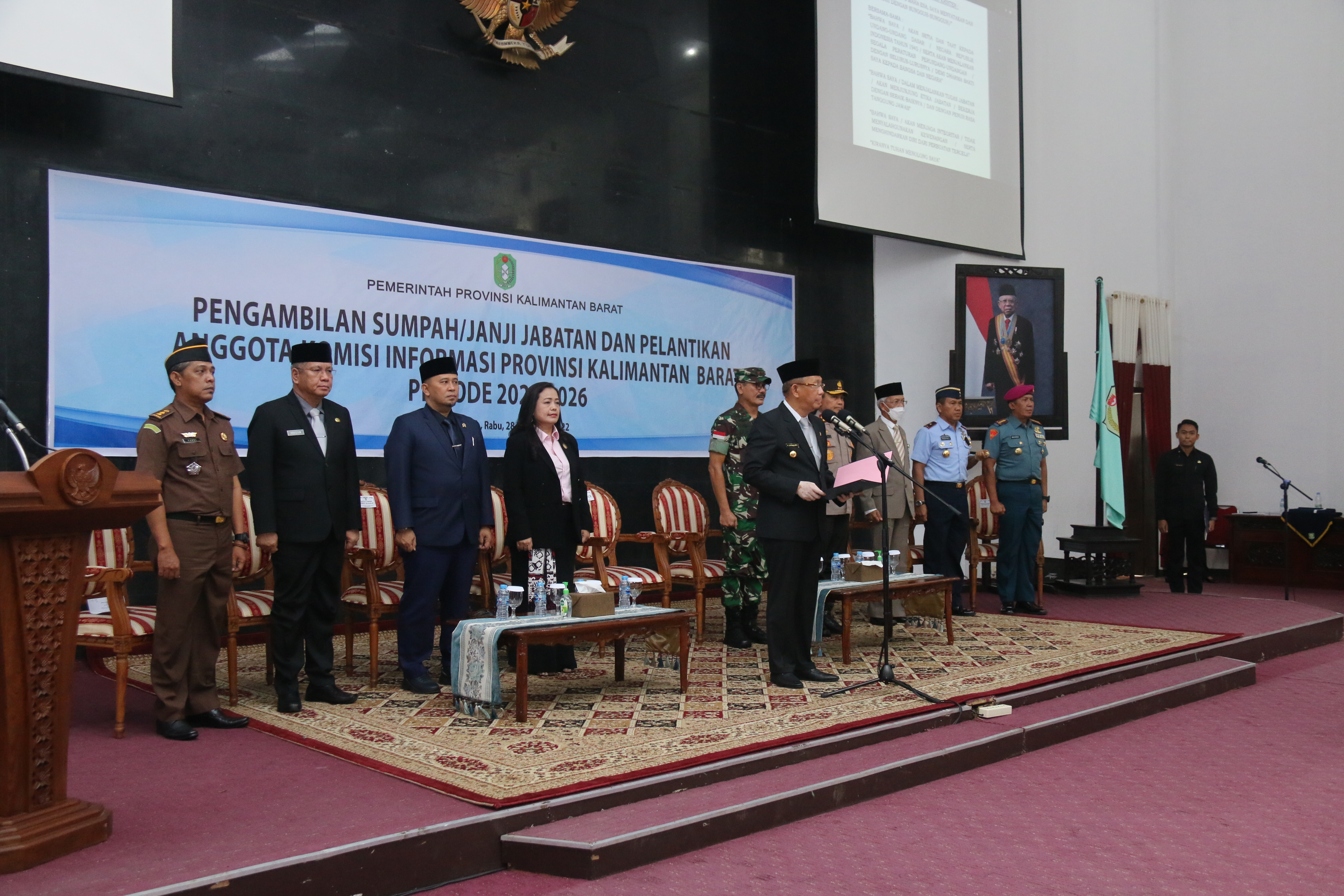 Gubernur Lantik 5 Anggota Komisi Informasi Kalbar Periode 2022 - 2026