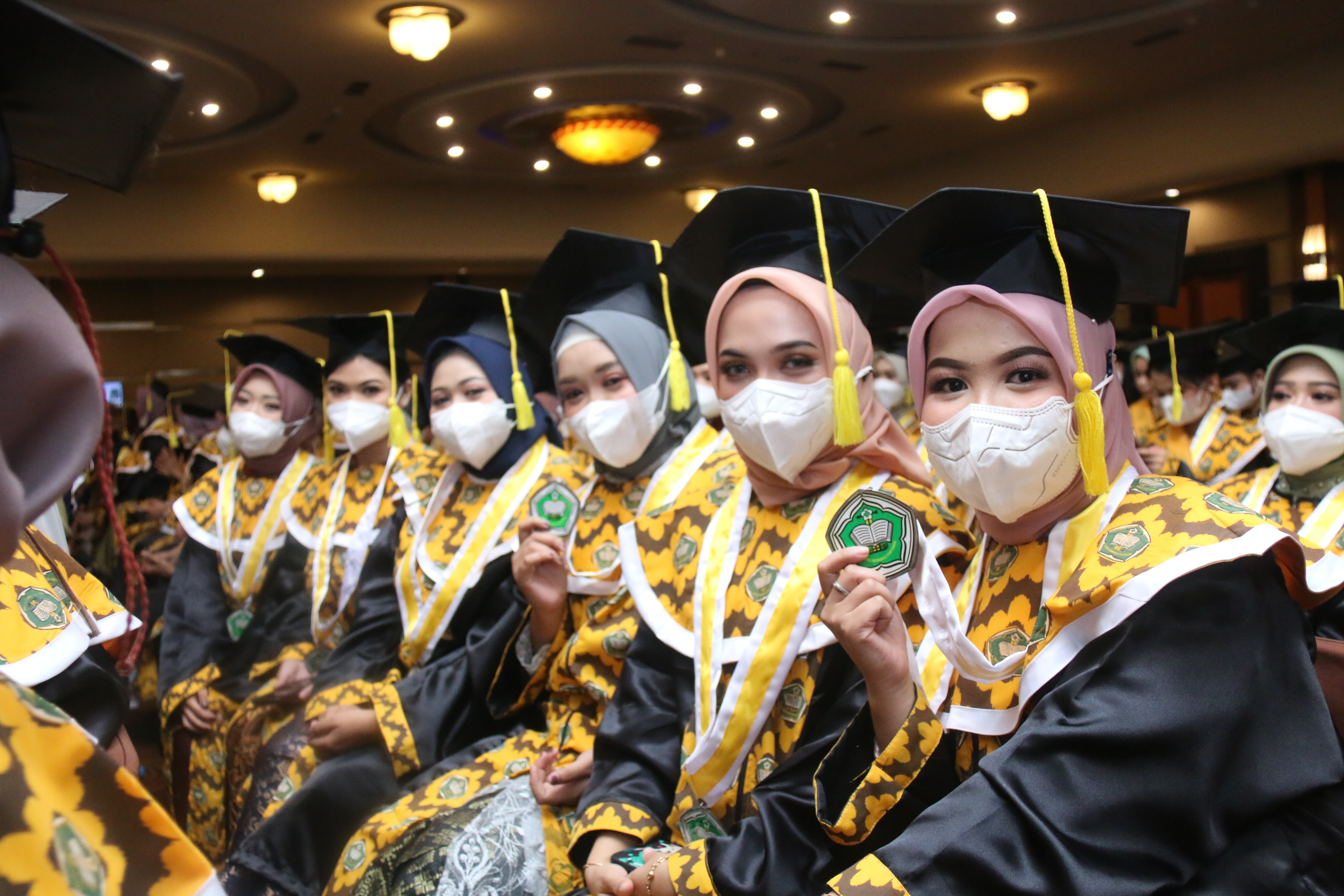 Para Wisudawan Poltekkes Kemenkes Diharapkan Mampu Dongkrak IPM Kalbar di Bidang Kesehatan