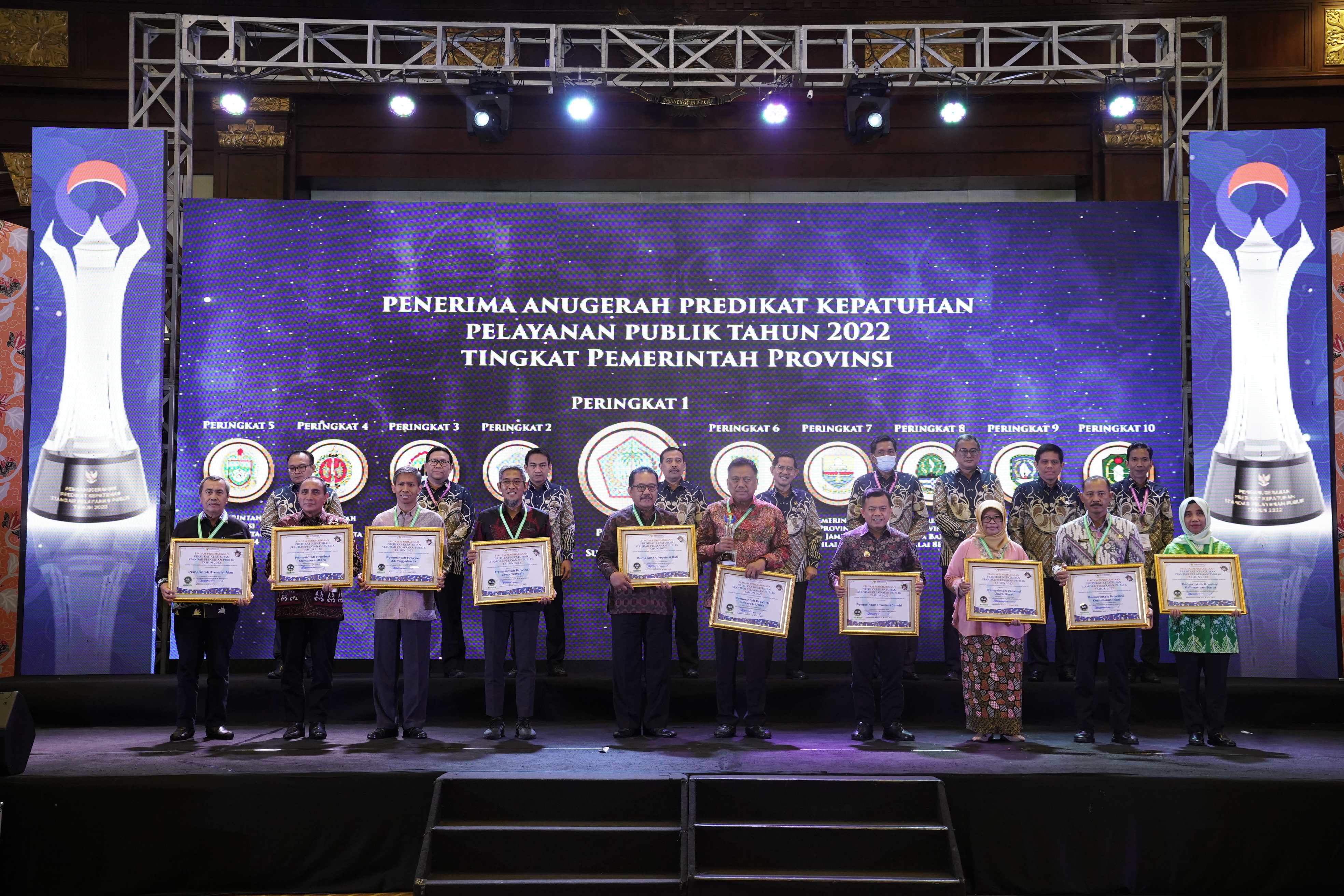 Pemprov Kalbar Raih Penghargaan Kepatuhan Penyelenggaraan Standar Pelayanan Publik dari Ombudsman RI