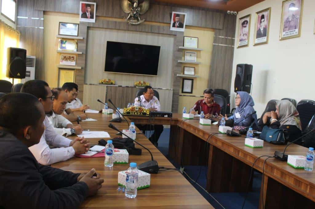 Teliti Tanaman Kratom, Sekda Kapuas Hulu Terima Kedatangan Tim Organisasi Riset Nasional dan Kalbar 