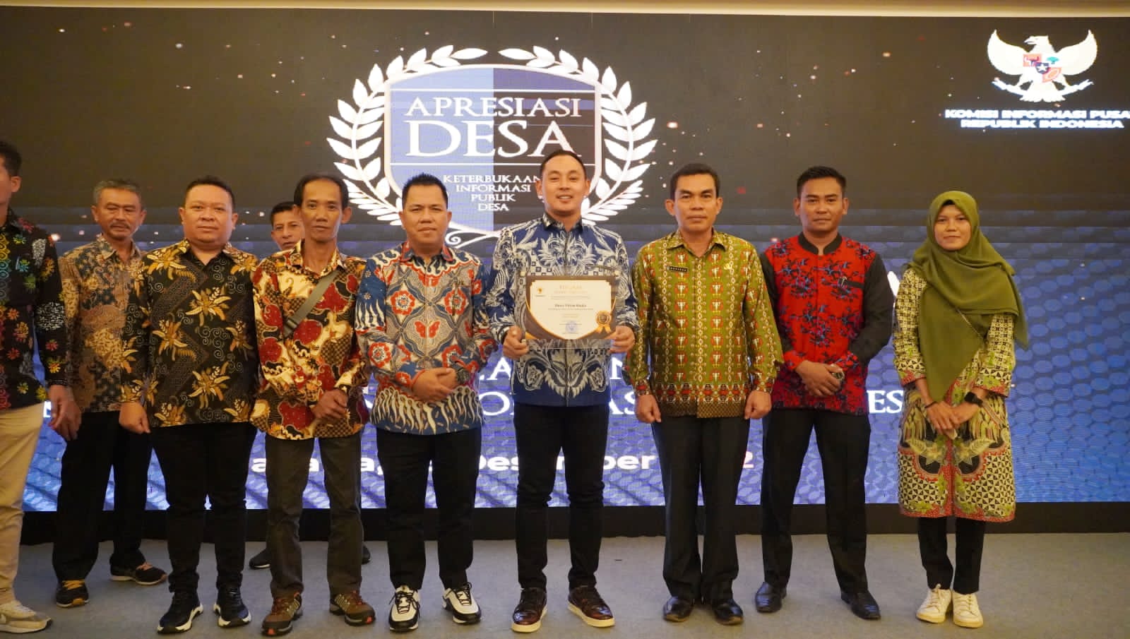 Apresiasi Keterbukaan Informasi Publik, Desa Titian Kuala Kapuas Hulu Raih Peringkat 4 Nasional Desa Transparan