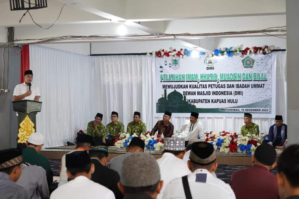 Wahyudi Hidayat Sebut Imam, Khatib dan Muadzin Sebagai Tokoh Panutan Masyarakat 