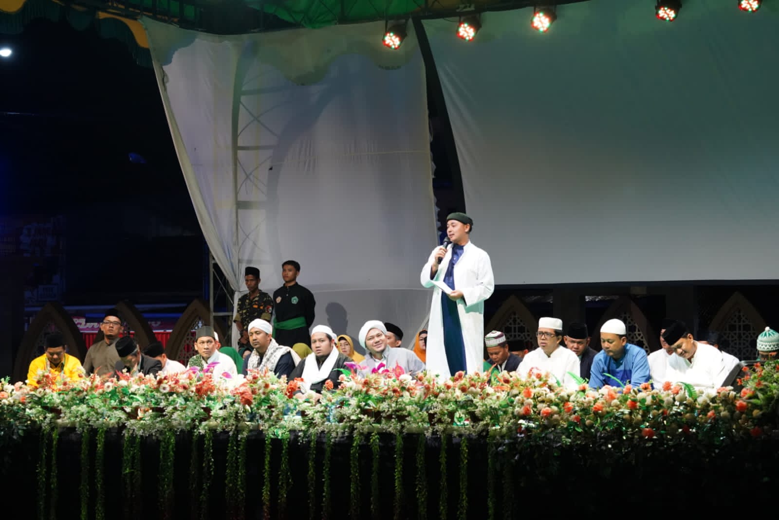 Wakil Bupati Wahyudi Hadiri Kegiatan Kapuas Hulu Bersholawat di Masjid Agung Darunnajah Putussibau
