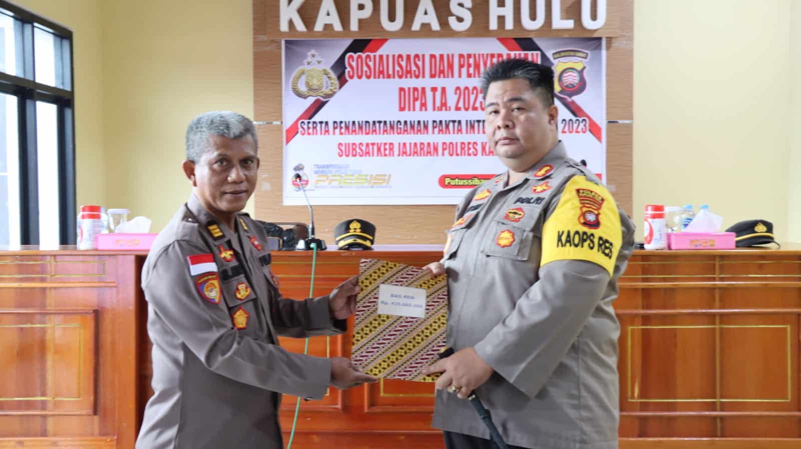 Kapolres Kapuas Hulu Buka Sosialisasi, Penyerahan Dipa 2023 Serta Penandatanganan Fakta Integritas