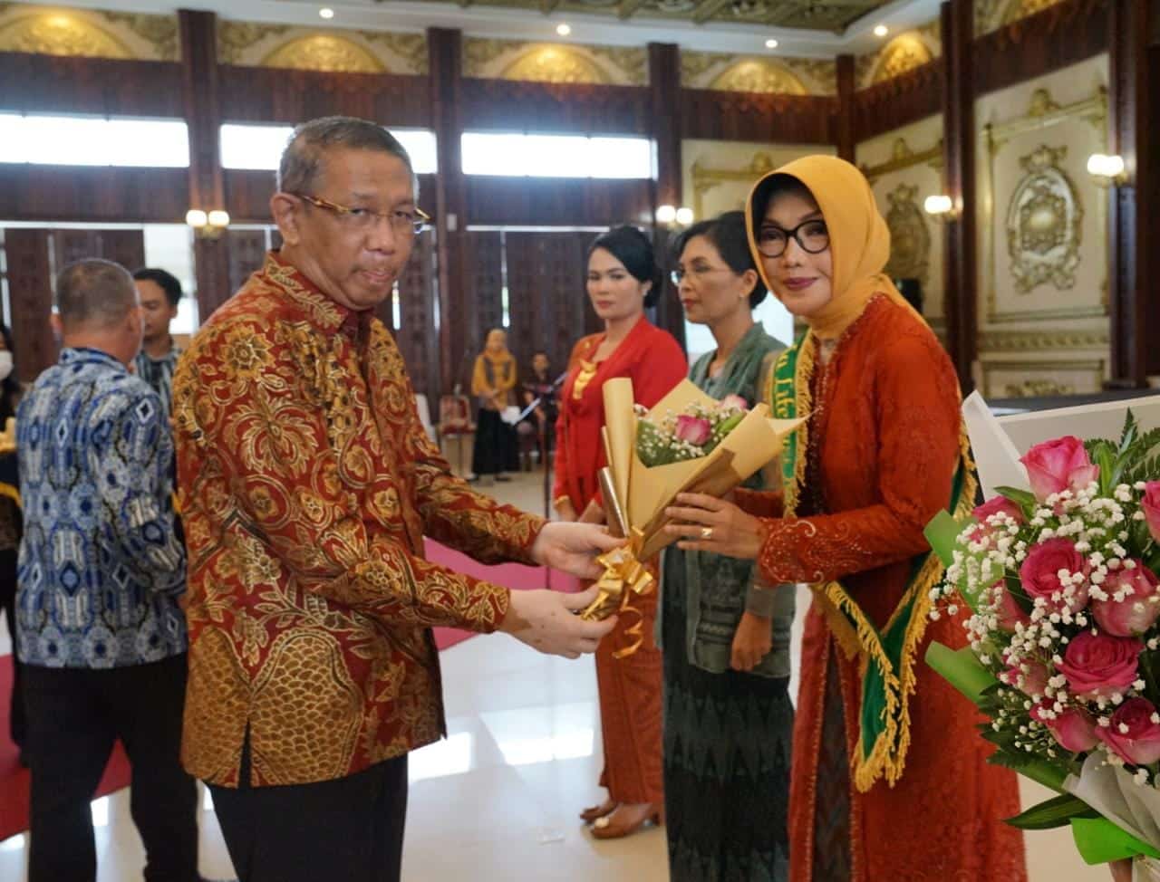 Dikukuhkan Sebagai Bunda Literasi Pontianak, Yanieta Komitmen Tingkatkan Minat Baca Anak