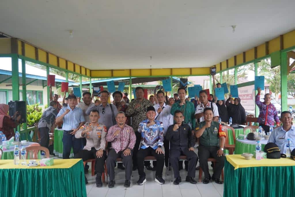 Wabup Kapuas Hulu Hadiri Pemberian NIB Bagi Pelaku Usaha Mikro/Kecil Perseorangan di Kecamatan Hulu Gurung
