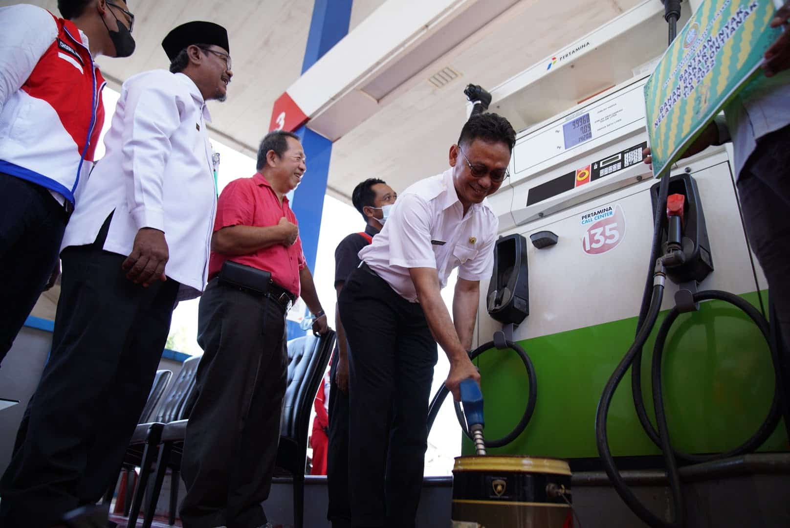 133 Nelayan Terima Bantuan BBM dari Pemkot Pontianak