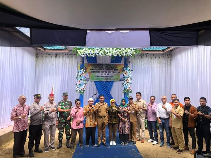 Wakil Bupati Ketapang Resmi Mulai Pencanangan Desa Muara Jekak Sebagai Desa Mapan di Kecamatan Sandai