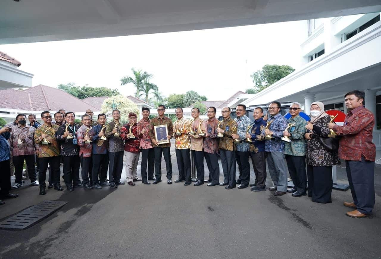 Terbaik Sepanjang Sejarah, PLN Raih 15 Penghargaan Proper Emas dan CEO Green Leadership Utama