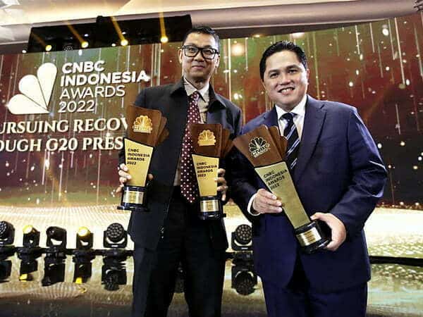 Jalankan Visi Menteri BUMN, Dirut PLN Dinobatkan Jadi CEO of The Year