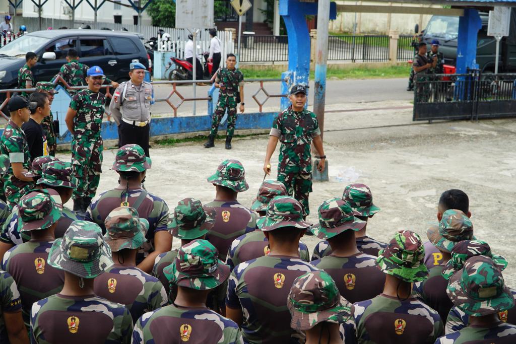 Danyon RK 644 Walet Sakti Kerahkan Prajurit ke Pasar Pagi Putussibau