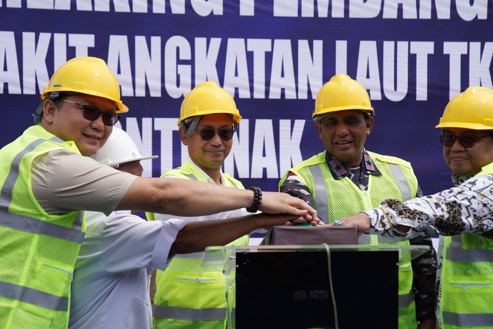 Pemancangan Tiang Pertama Pembangunan RSAL Batu Layang