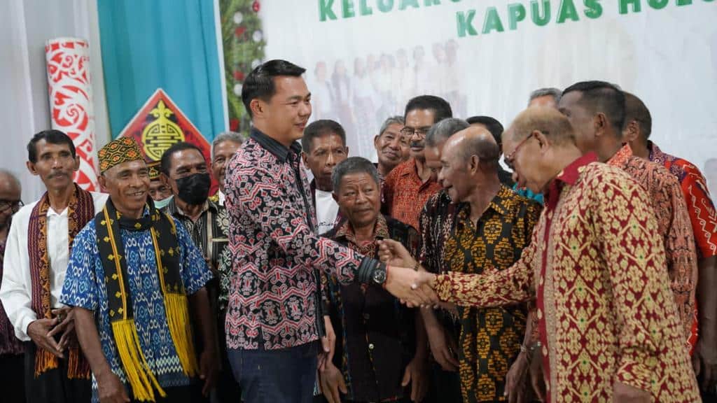 Bupati Fransiskus Diaan Hadiri Misa Syukur Bersama IKB Flobamora Kapuas Hulu