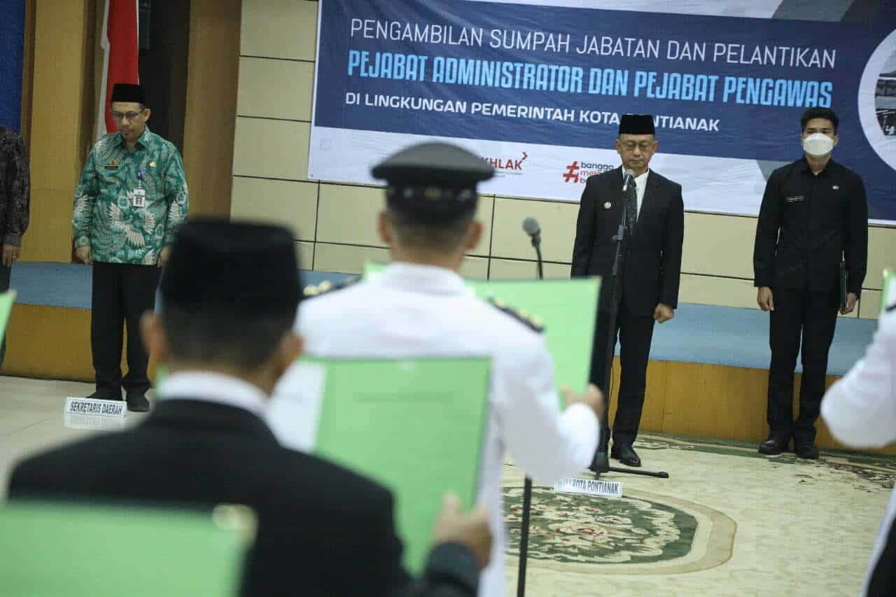 Lantik Pejabat Eselon III-IV, Edi Minta Pejabat Lebih Inovatif dan Kreatif