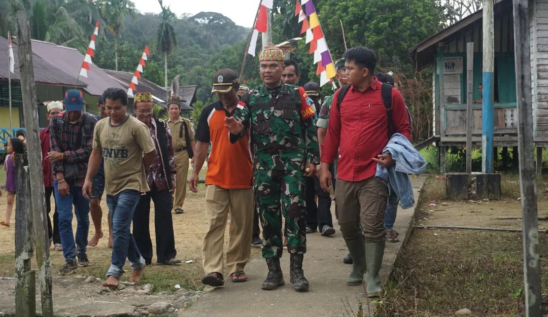 Kunjungi Desa Kategori 3T, Dandim Putussibau Silaturahmi ke Tomas, Toga dan Todat Desa Kareho