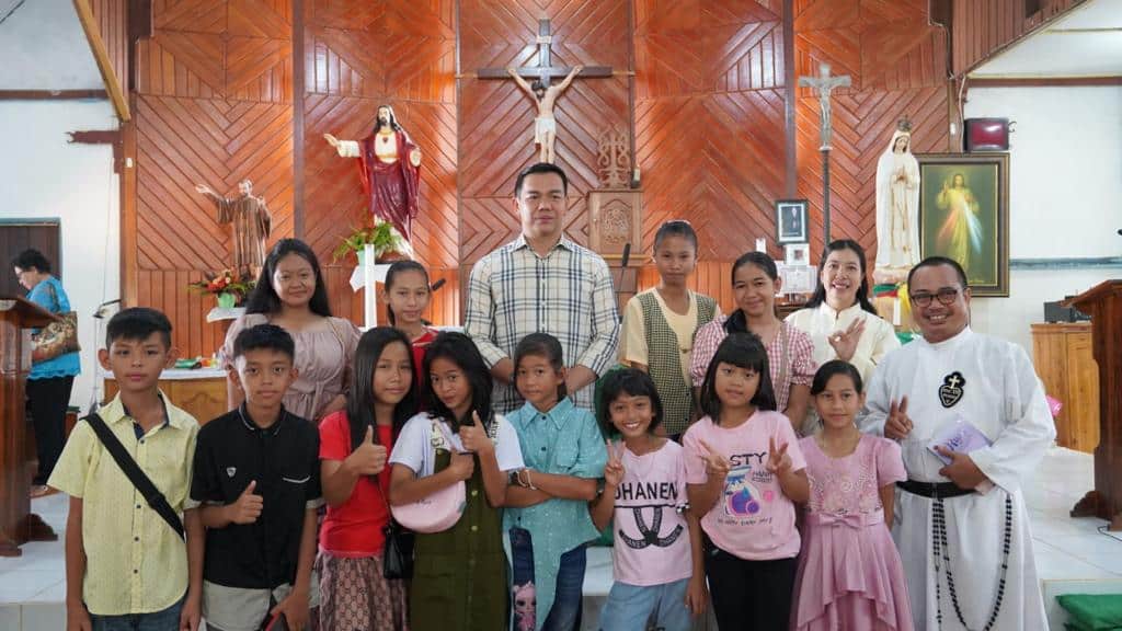 Bupati Kapuas Hulu Senang Bisa Misa Bersama Umat Gereja Katolik St Fransiskus Xaverius Semitau