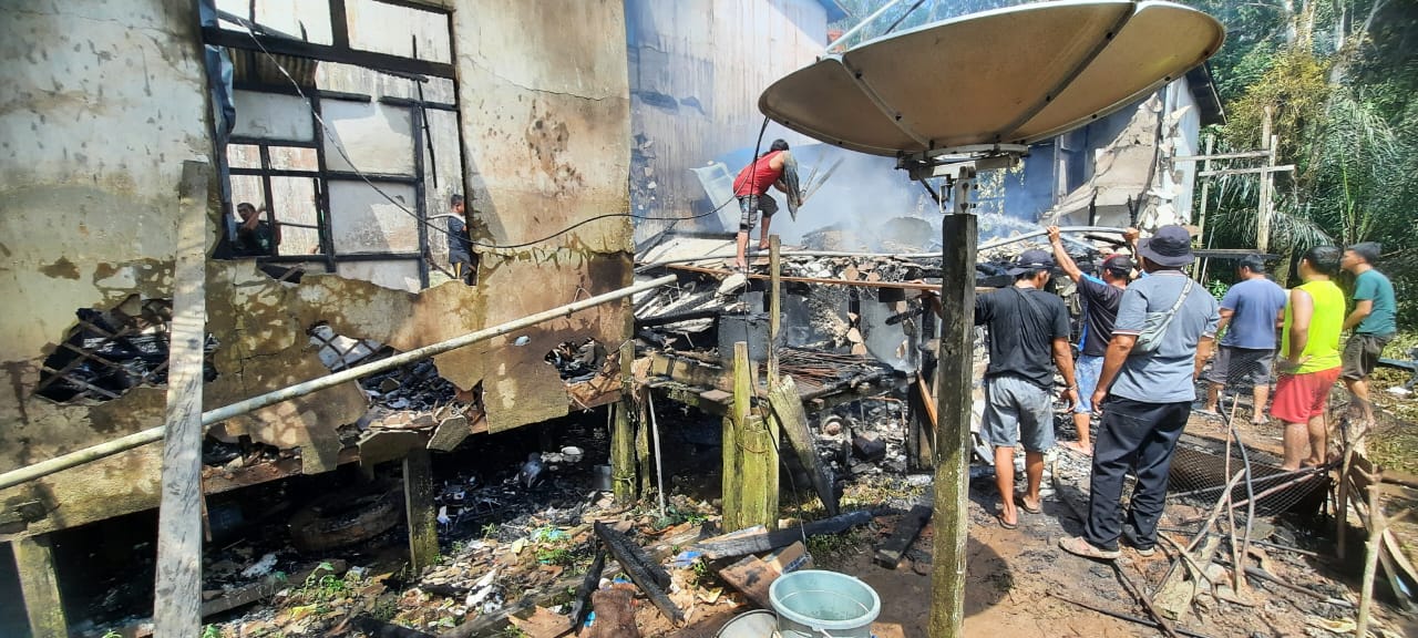 Rumah Warga Kecamatan Tayap Terbakar, Diduga Karena Korsleting Listrik