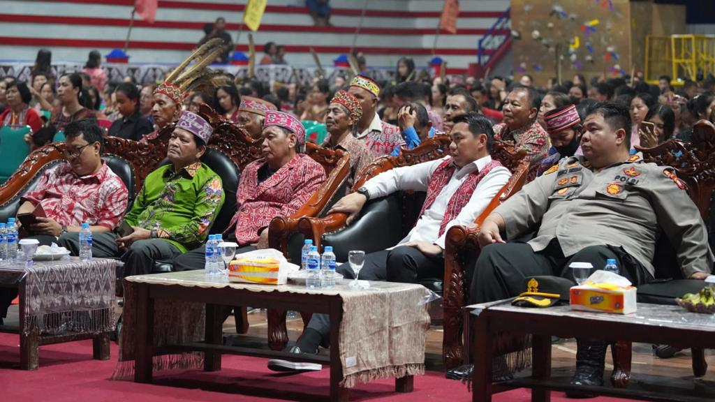 Bupati Kapuas Hulu Hadiri Misa Syukur Keluarga Besar Dayak Kantuk 