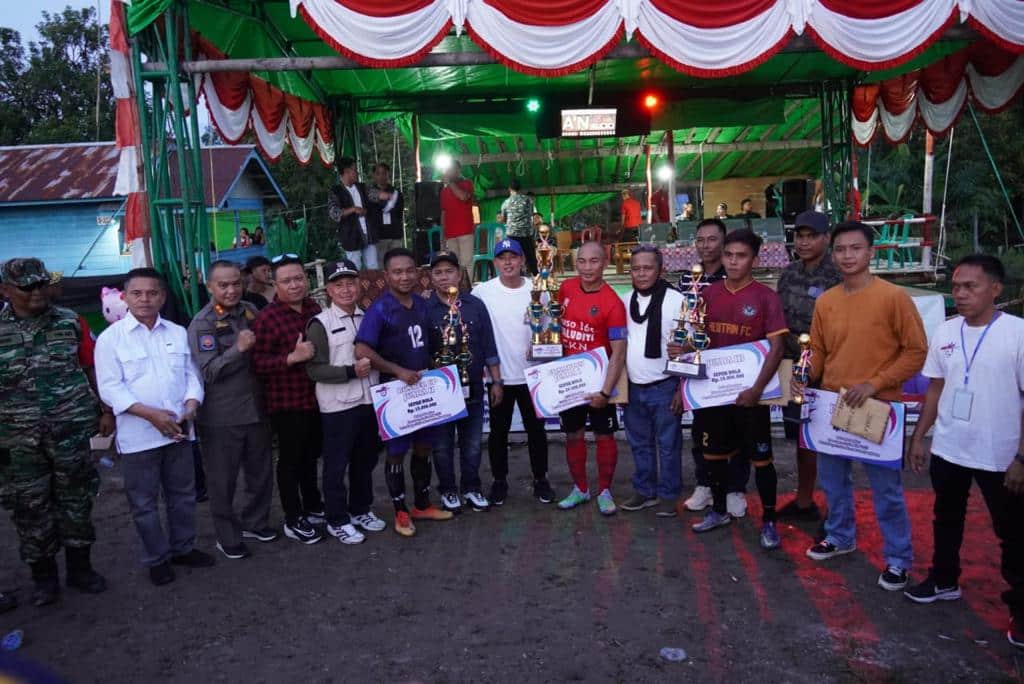 Wabup Kapuas Hulu Harap Turnamen Sepak Bola Desa Nanga Serian Bawa Nuansa Kebersamaan dan Gotong Royong