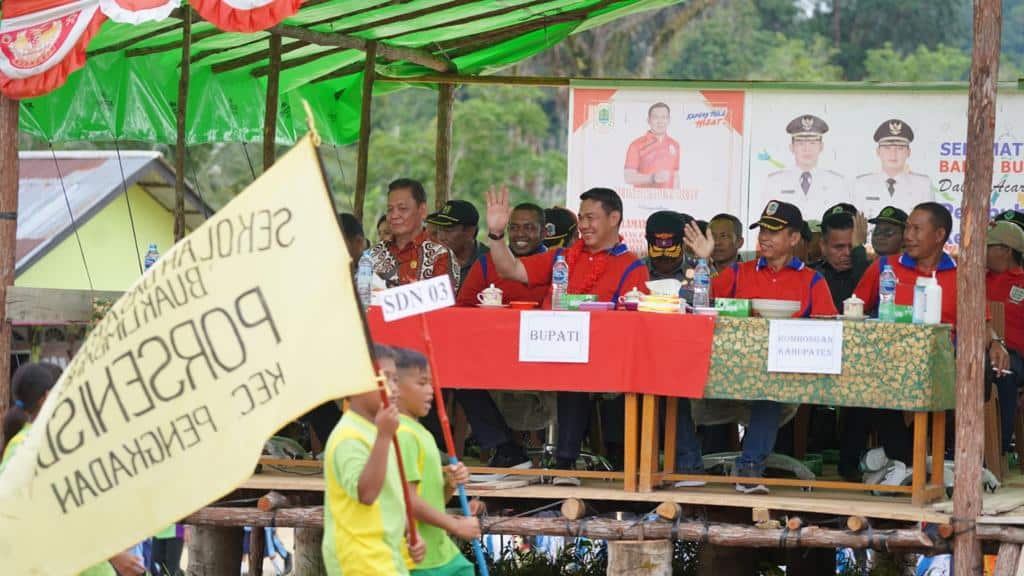 Bupati Kapuas Hulu Buka Porseni Tingkat SD dan SMP Sederajat se-Kecamatan Pengkadan