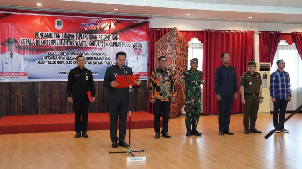 Bupati Kapuas Hulu Lantik 3 Kades Antar Waktu Tahun 2023, Fransiskus: Jaga Amanah Sesuai Aturan yang Berlaku 