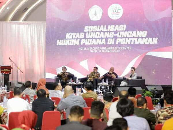 Mahupiki dan Guru Besar Hukum Pidana Gelar Sosialisasi KUHP Baru di Kota Pontianak
