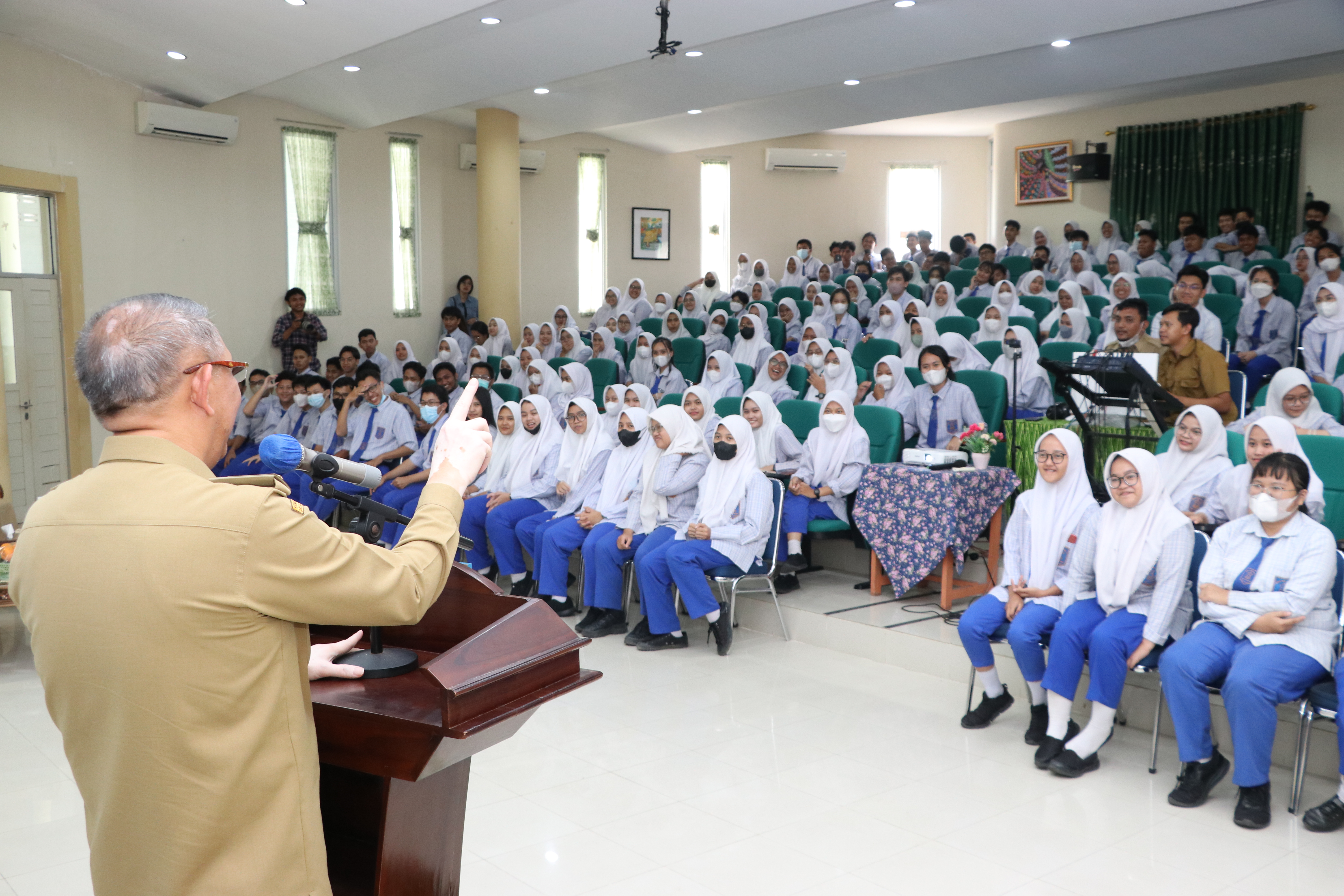 Jelang Ujian Sekolah, Gubernur Kalbar Berikan Motivasi ke Para Siswa SMA Negeri 1 Pontianak