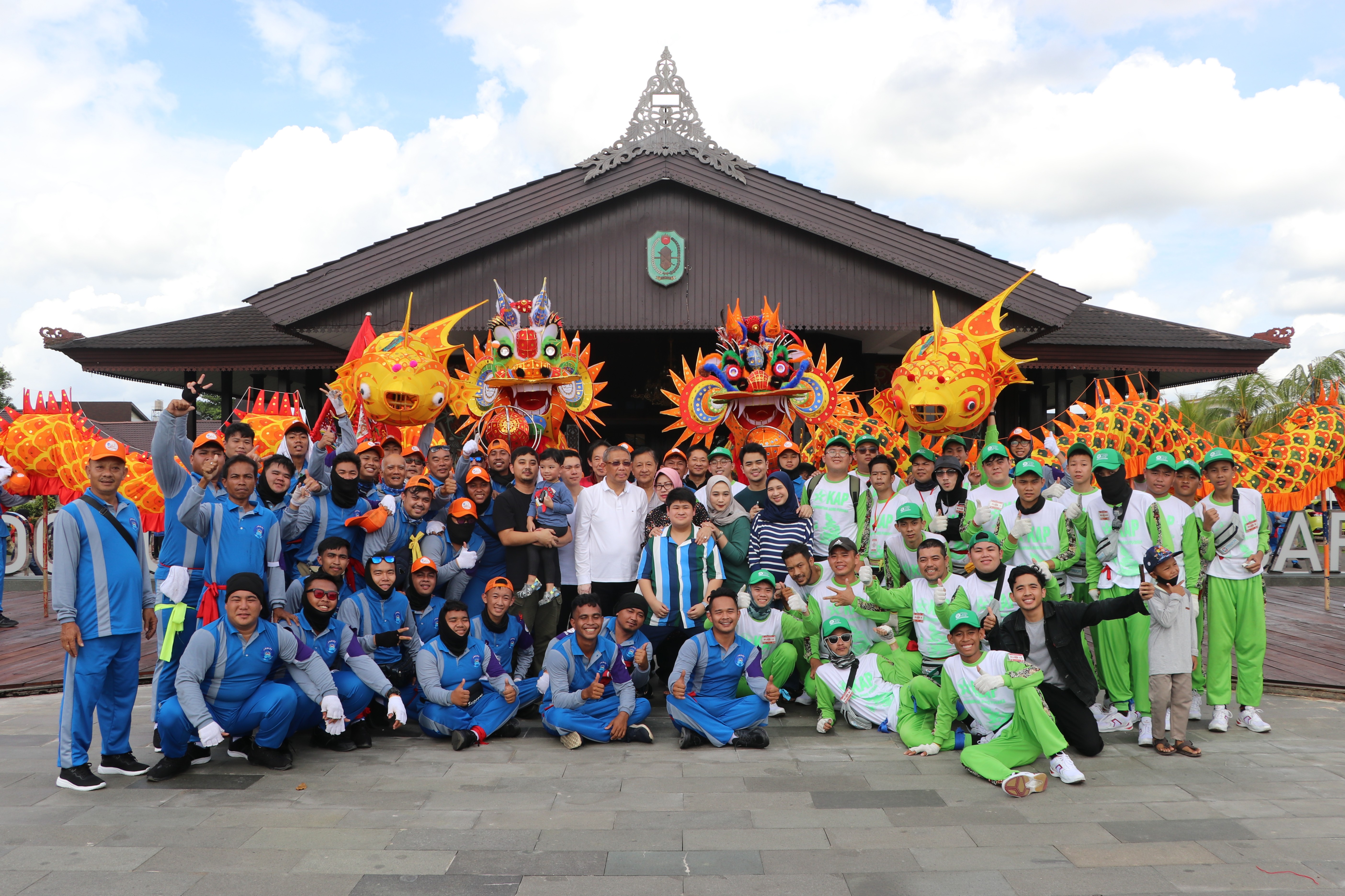 Gubernur Sutarmidji Terima Tiga Ekor Naga dan Barongsai di Pendopo Gubernur