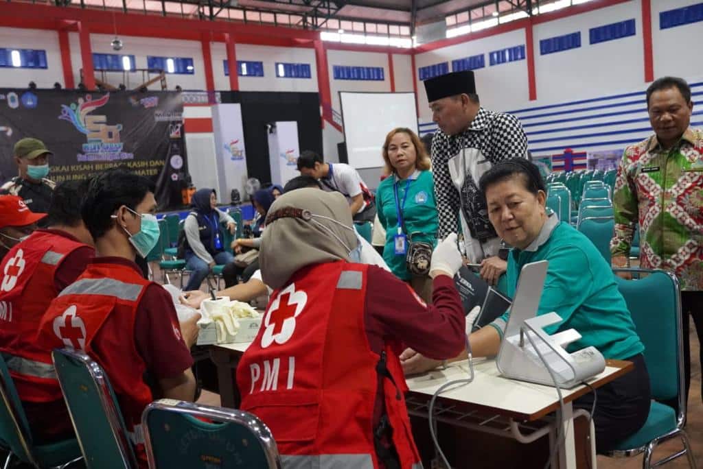 Aksi Donor Darah Rangkai Acara Reuni Akbar Seluruh Angkatan dan HUT 50 SMAN 1 Putussibau