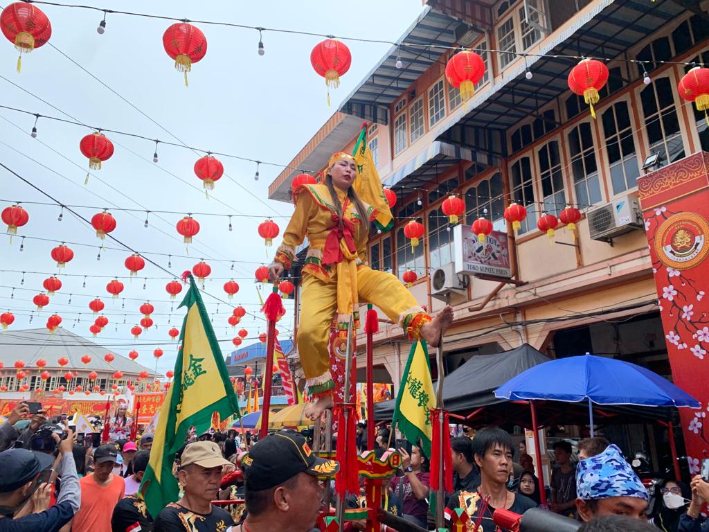 Semarak Cap Go Meh 2574, Tiga Dewi Turut "Hadir" di Parade Tatung Singkawang