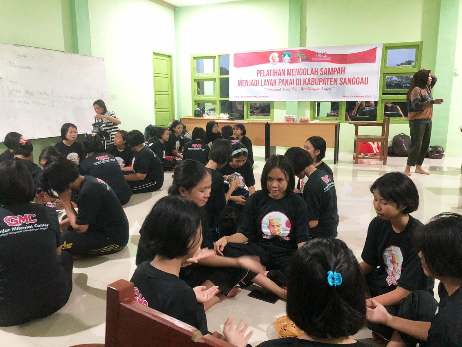Ganjar Milenial Center Gelar Pelatihan Mengolah Sampah Bersama Anak Muda di Sanggau