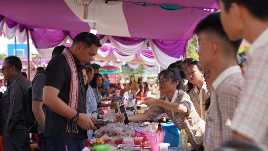 Buka Artpreneur Exhibition Rupa Imaji Selayang Pandang, Bupati Fransiskus Minta Pelajar Jauhi Narkoba