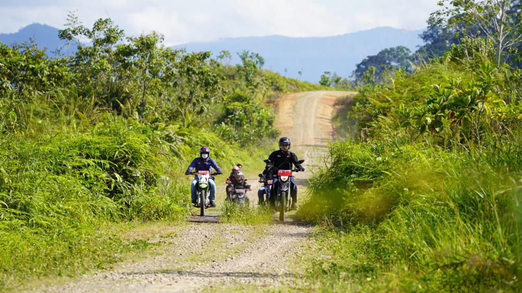 Bupati Kapuas Hulu Tinjau Hasil Pembangunan Jalan dan Jembatan Tahun Anggaran 2022