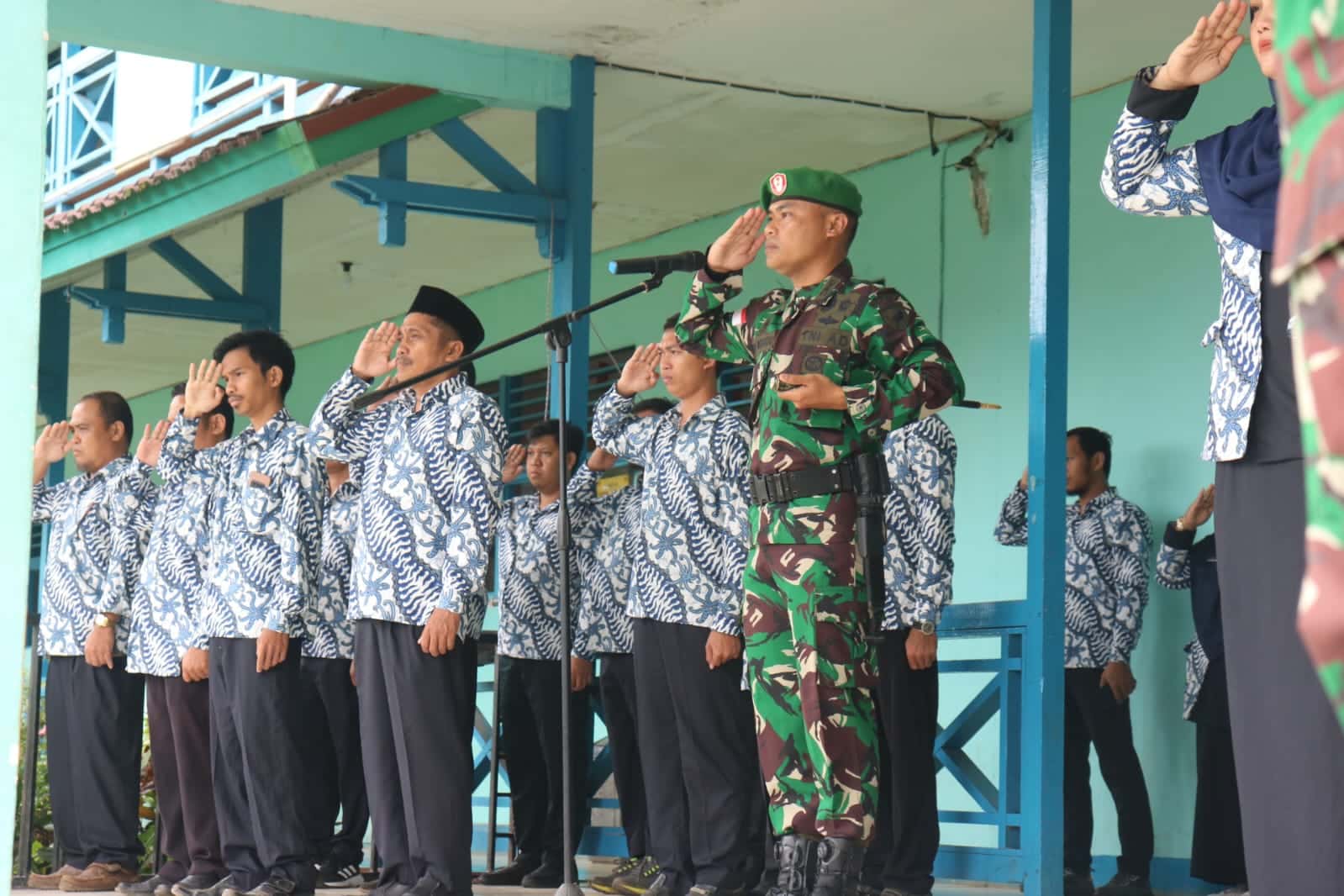 Dandim 1206 Putussibau Pimpin Upacara Bendera di SMAN 1 Putussibau: Tingkatkan Motivasi Belajar dan Kesadaran Bela Negara
