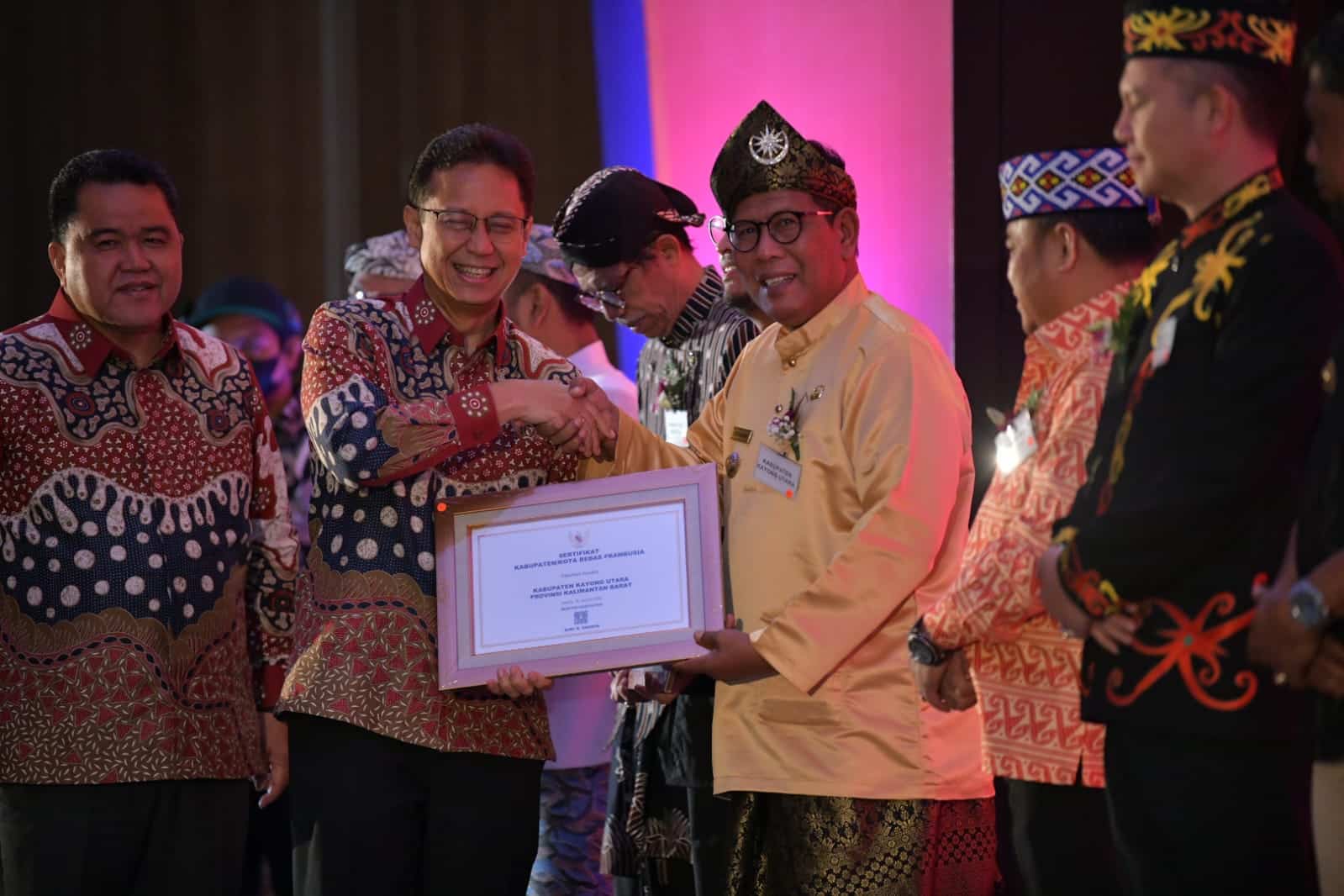 Bupati Kayong Utara Terima Sertifikat Bebas Frambusia dari Kemenkes RI