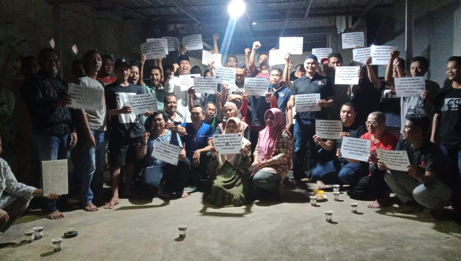 Seenaknya Dipindah Jadi Warga Kubu Raya, Masyarakat Komplek SBR 7 Tolak Pencoklitan Petugas