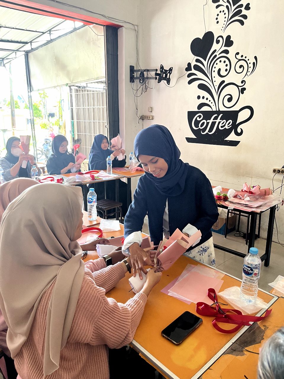 Srikandi Ganjar Kalbar Sharing Love Lewat Kite Project