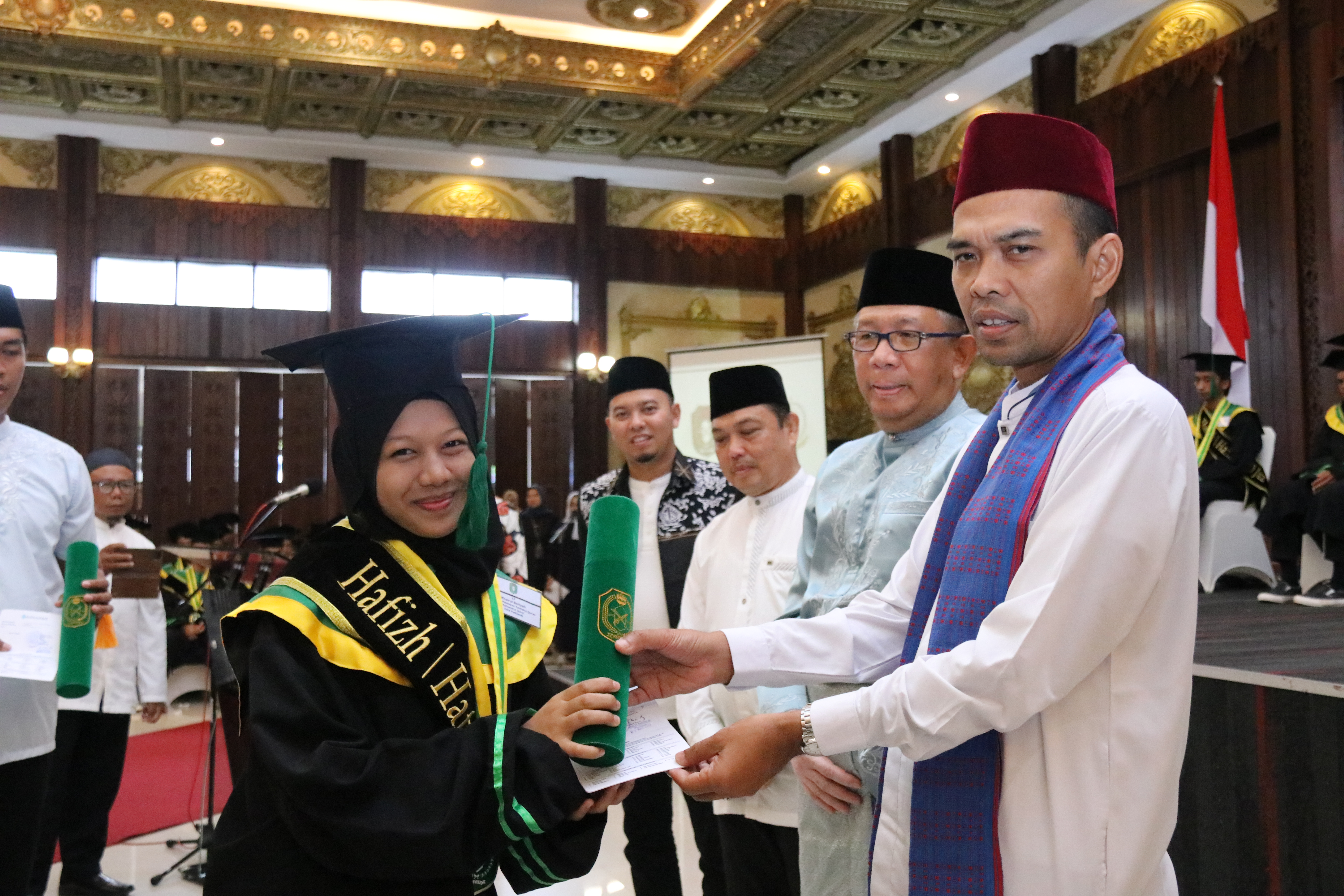 Bersama UAS, Gubernur Kalbar Wisuda 125 Hafiz dan Hafizah
